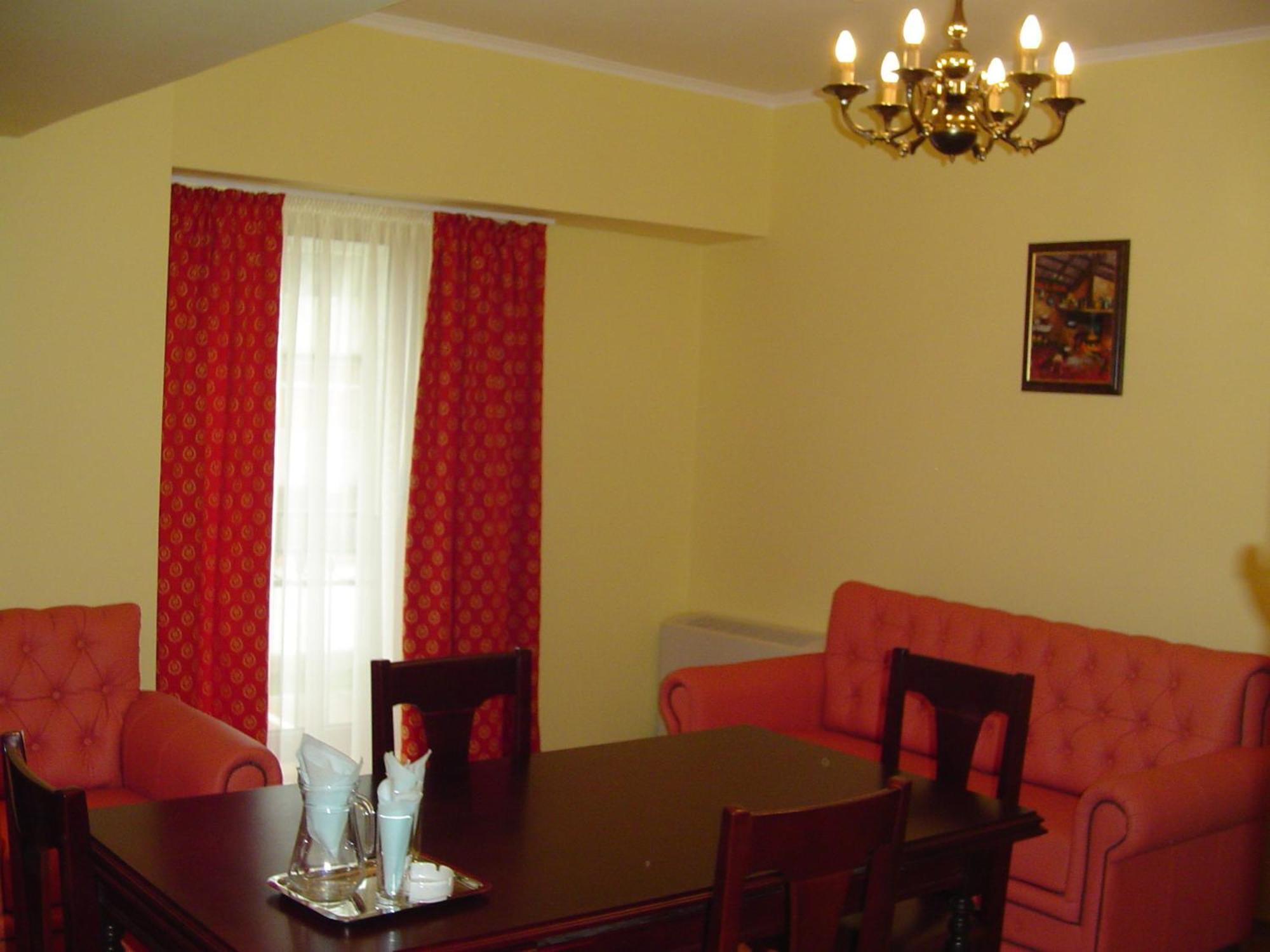 Hotel Europa Ploiesti Exterior photo
